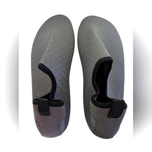 3/$20...Size 8 Wet shoes NEW